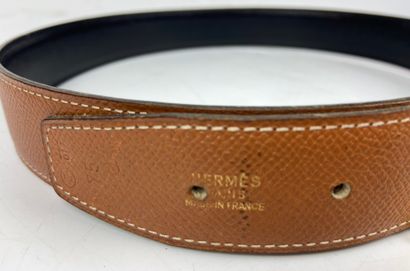 null HERMES

Reversible belt in black and camel leather, with golden H logo. 

Size...