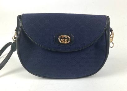 GUCCI 
Shoulder bag made of fabric and leather...