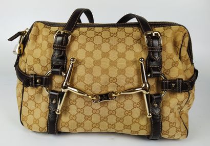 null GUCCI

Bag in monogrammed canvas and brown leather with golden metal fittings.

Limited...