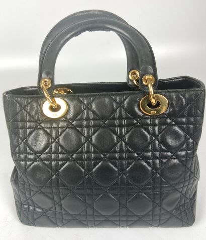 null CHRISTIAN DIOR

Lady Dior bag, quilted black lambskin leather, hardware and...