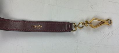  HERMES PARIS 
Trim bag in burgundy calfskin with tone-on-tone stitching - Zipper...