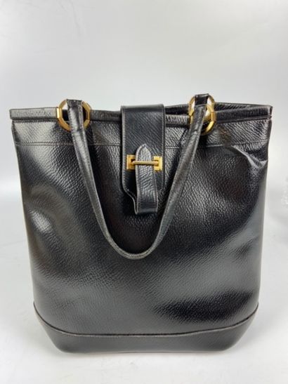  HERMES PARIS 
Handbag model Berry in black grained leather 
Gold metal trim 
Double...