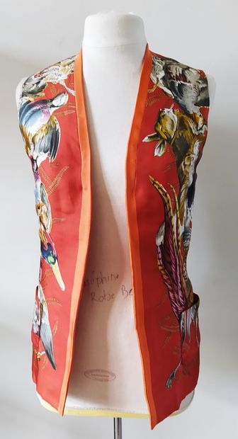 null HERMES PARIS

Coral silk sleeveless waistcoat with multicolored printed patterns...