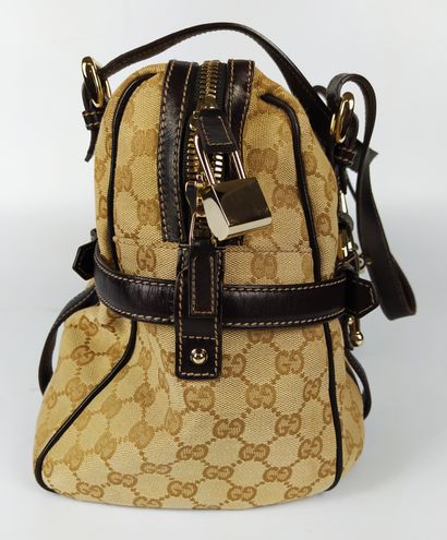 null GUCCI

Bag in monogrammed canvas and brown leather with golden metal fittings.

Limited...