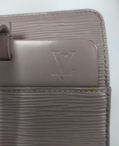 null LOUIS VUITTON

Mouse grey cross-body leather bag

31 x 26 x 11 cm

(small s...