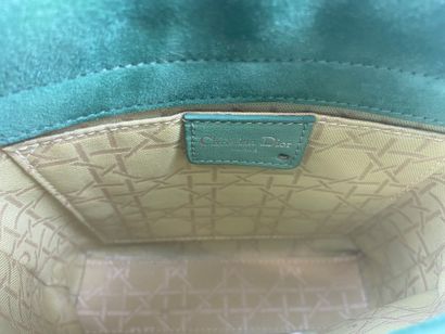  CHRISTIAN DIOR 
Small "Lady Dior" bag in green tweed with suede handles. 
Silver...