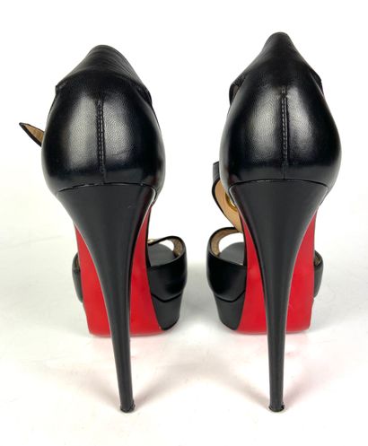 null CHRITIAN LOUBOUTIN 

Pair of black leather platform sandals with straps 

Size...