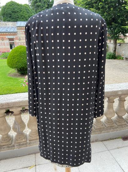 null CHRISTIAN DIOR - Paris

Dress and coat set with polka dots on a black and white...