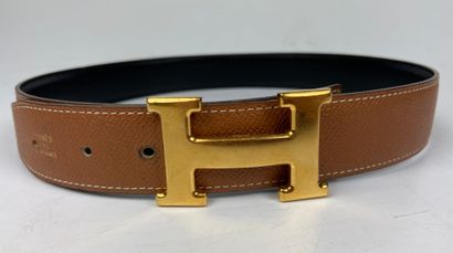 null HERMES

Reversible belt in black and camel leather, with golden H logo. 

Size...