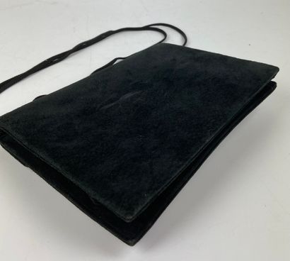  MARIE CAROLINE DE LONGCHAMP 
Black suede clutch bag, snap closure with gold metal...
