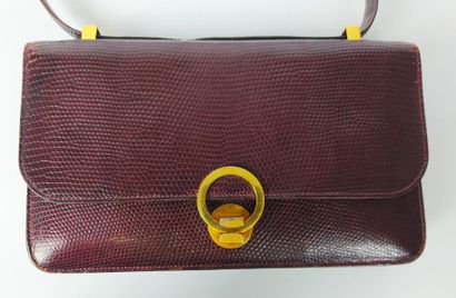  HERMES Paris made in France 
Ring" bag in burgundy lizard, gold-plated clasp and...
