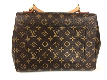 null LOUIS VUITTON

Cluny MM bag in Monogram canvas.

The magnetic flap and the inside...