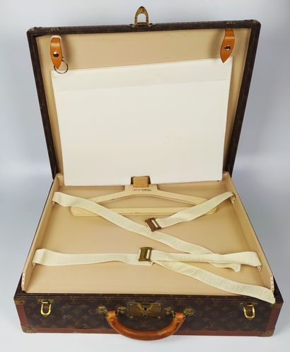  LOUIS VUITTON 
ALZER model suitcase with studded leather lozenge edges, gilt brass...