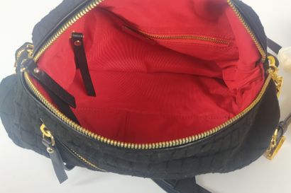 null CHRISTIAN LOUBOUTIN

Black canvas shoulder bag with two gold zippers, gold chain...