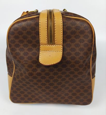 null CELINE

Travel bag 44 cm Monogram canvas and brown leather

(Good condition,...