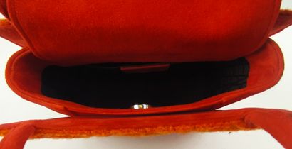 null CHRISTIAN DIOR

Small "Lady Dior" bag in orange tweed, red suede handles. Snap...