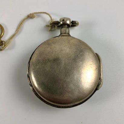  Cockerel pocket watch with its key 
18th/19th century 
Silver case, rooster movement,...