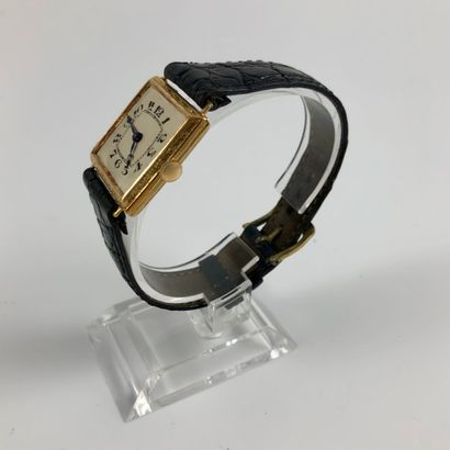 null SQUARE WATCH. Ref : 2978. Square watch in gold 750/1000. Black leather strap,...