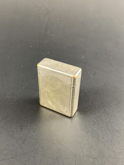 null S.T DUPONT PARIS

Briquet à gaz, vers 1980.

En argent à décor de chevrons.

En...