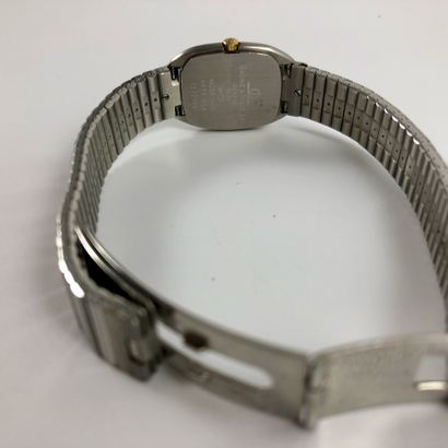 null BEAUME ET MERCIER QUARTZ. Ref 4874018 Rectangular watch in steel. Dial with...