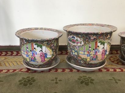 null CHINE

Suite de cinq cache-pots et soucoupes en porcelaine de Chine à décor...
