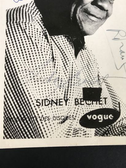 null Sidney BECHET (1897-1959)

Carte publicitaire vogue à son portrait signée par...
