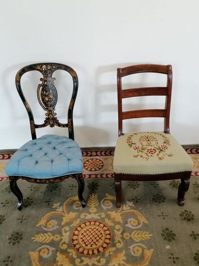 null Pair of CHAUFFEUSES

Upholstered in yellow fabric and standing on four blackened...