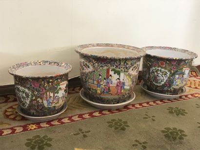 null CHINE

Suite de cinq cache-pots et soucoupes en porcelaine de Chine à décor...