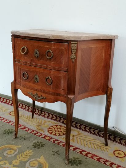 null Small COMMODE

Transitional style in veneer and gilt bronze ornaments opening...