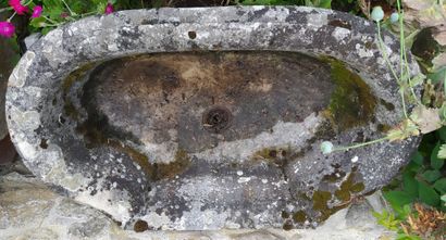 null Oval stone BENITIER with moulded edges, on a base. 19th century H : 29 W : 104...