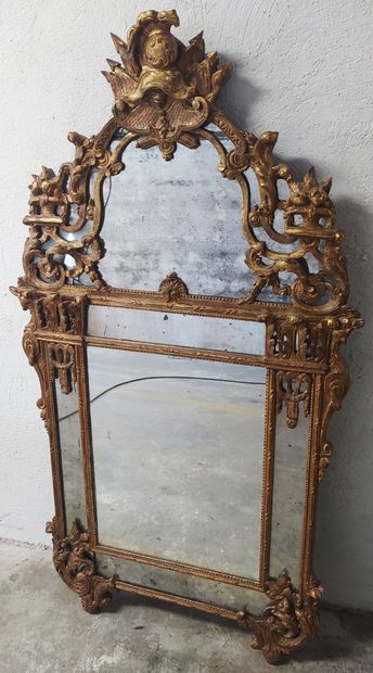  Gilded and carved wood mirror with dragons on the jambs, in cartouches and leafy...