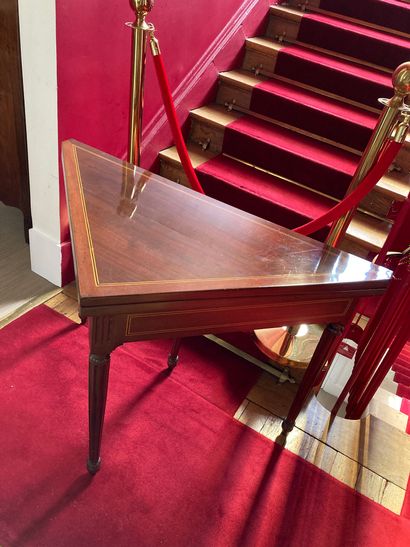  Triangular mahogany game table with wallet top. Felt top. Louis XVI style H : 74...
