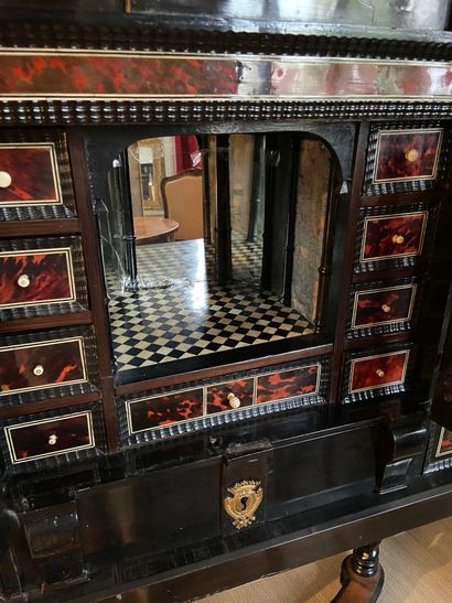 null Cabinet in ebony veneer and marquetry of red tortoiseshell and ivory fillet,...