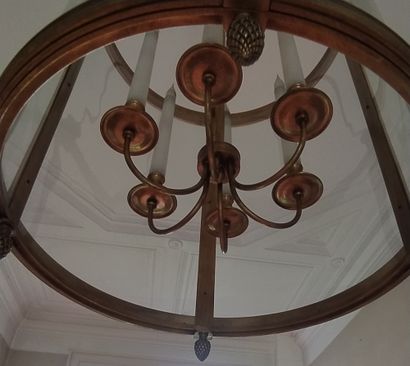  GRANDE LANTERNE cylindrique en bronze doré avec un bouquet de six lumières, les...