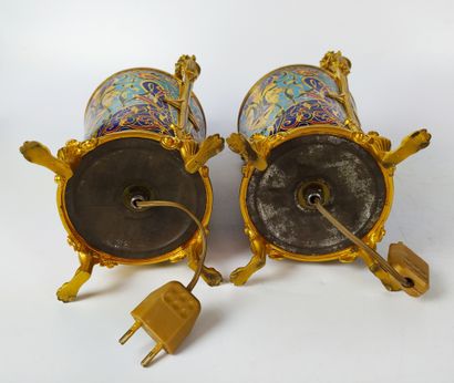  Ferdinand BARBEDIENNE (1810-1892) Pair of vases mounted as lamps in cloisonné bronze...