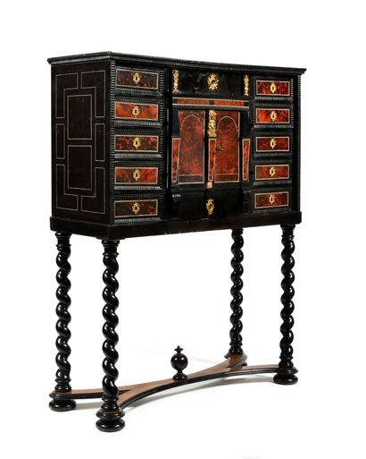  Cabinet in ebony veneer and marquetry of red tortoiseshell and ivory fillet, opening...