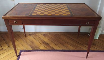  TRIC-TRAC TABLE in mahogany veneer inlaid with a checkerboard, in a frame of nets,...