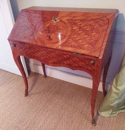 null PENTE DESK in veneer and rosewood marquetry decorated on all sides with a cross,...
