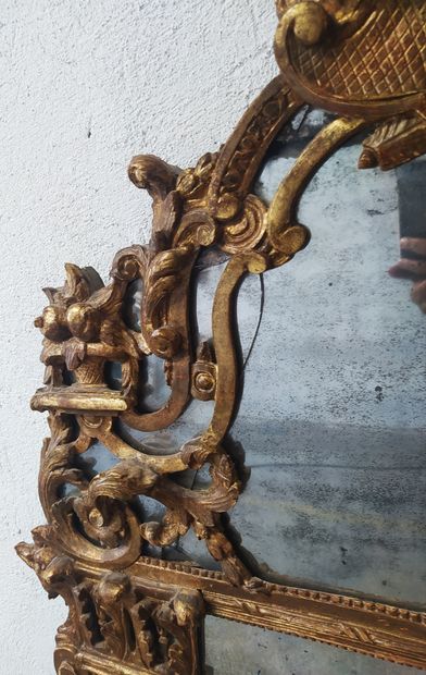 null Gilded and carved wood mirror with dragons on the jambs, in cartouches and leafy...