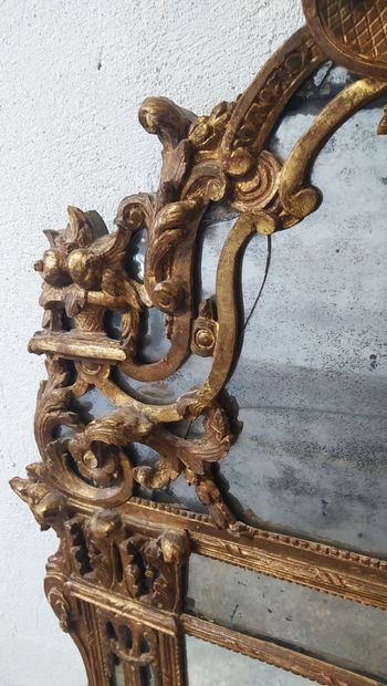  Gilded and carved wood mirror with dragons on the jambs, in cartouches and leafy...