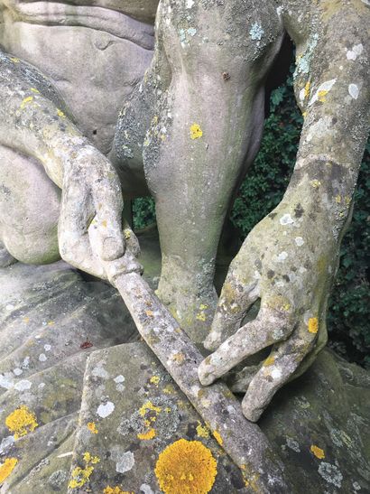 null DEUX GROUPES en grès Le Tireur d’épine et le Rémouleur. Socles ornés d'un profil...