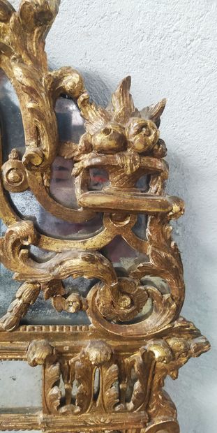 null Gilded and carved wood mirror with dragons on the jambs, in cartouches and leafy...