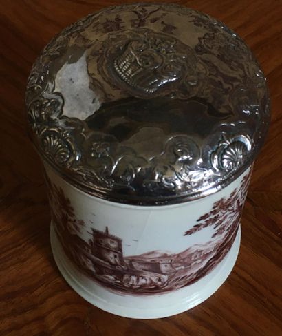 null SAMSON Pot couvert en porcelaine à décor de paysage sépia marqué du cor de chasse....