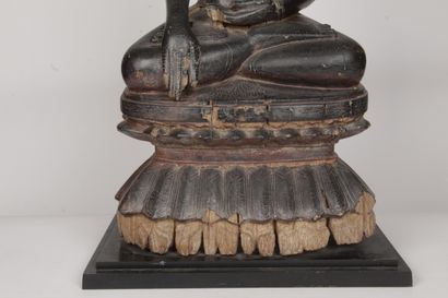 null BURMA, 19TH CENTURY

Large brown lacquered wood subject, representing the Buddha...