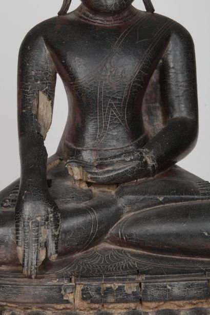 null BURMA, 19TH CENTURY

Large brown lacquered wood subject, representing the Buddha...