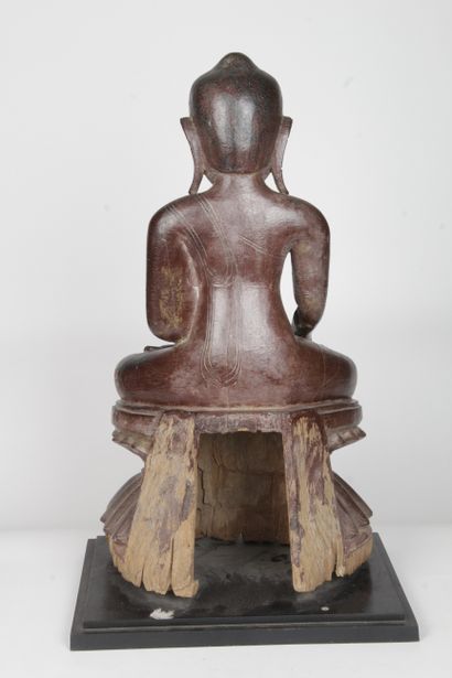 null BURMA, 19TH CENTURY

Large brown lacquered wood subject, representing the Buddha...