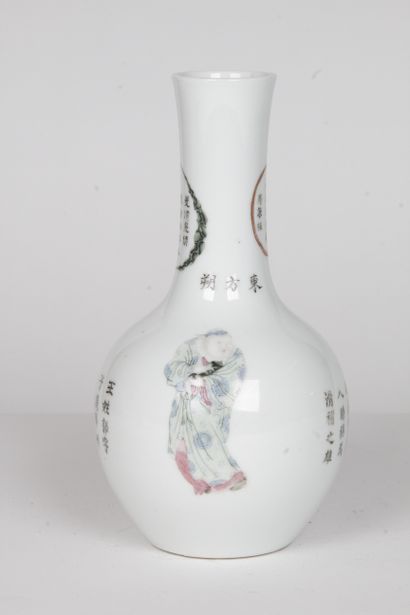 null CHINA, MINGUO PERIOD, 20TH CENTURY

A porcelain and polychrome enamel bottle...