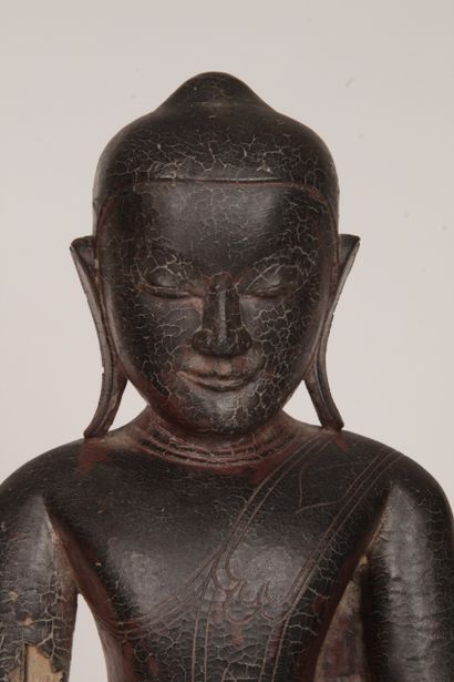 null BURMA, 19TH CENTURY

Large brown lacquered wood subject, representing the Buddha...