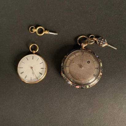 null SET OF 2 POCKET WATCHES. ANONYMOUS POCKET WATCH. Silver guilloche dial. Indexes...