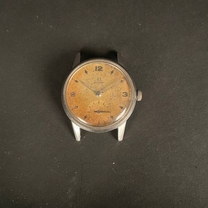 null OMEGA CIRCA 1950. Ref : 2495-18. City watch in steel. Sand dial with patina....